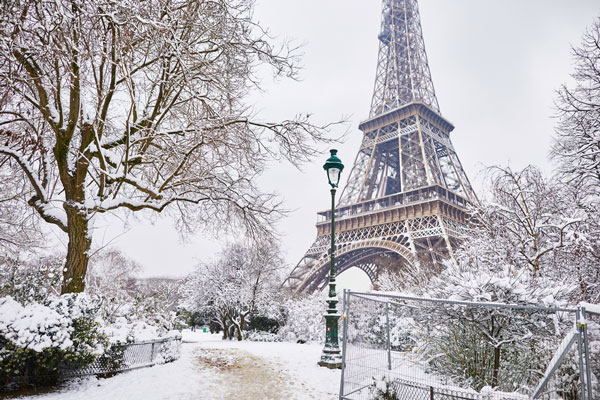 Stedentrip in de sneeuw in Parijs